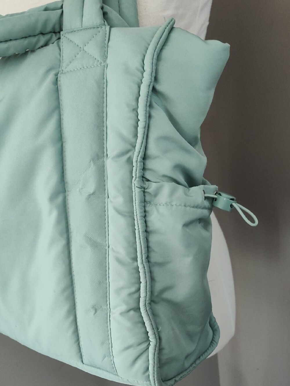 Wilo Puffy Zippered Shoulder Tote Bag in Sage Green With Extra Matching Case - Picture 4 of 16